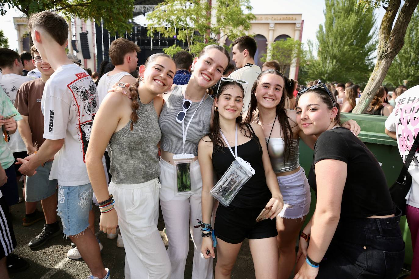 Inauguración de Holika con Raul Clyde como sorpresa