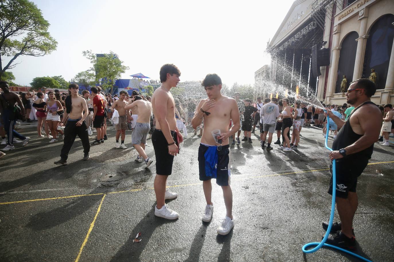 Inauguración de Holika con Raul Clyde como sorpresa