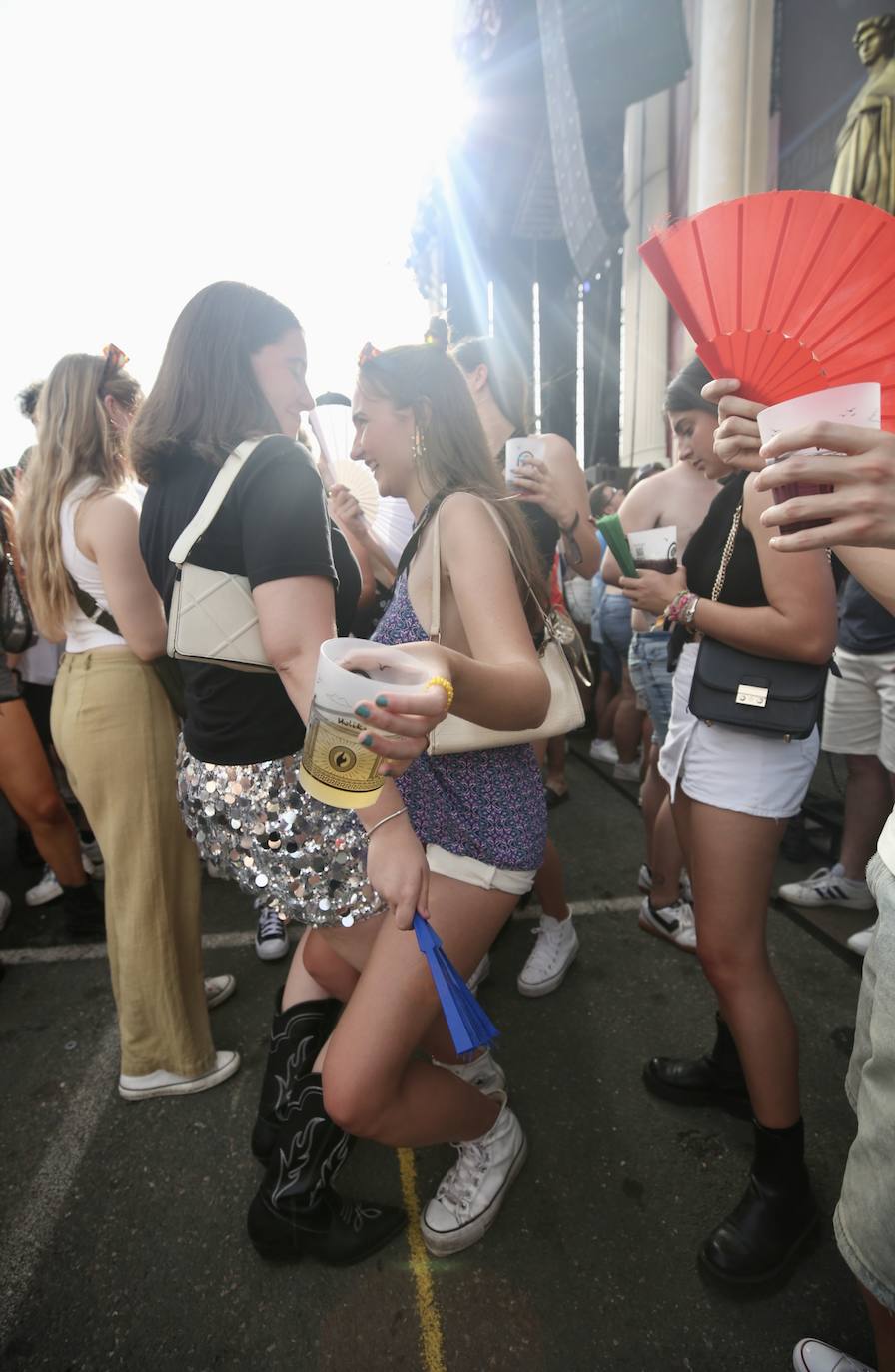 Inauguración de Holika con Raul Clyde como sorpresa