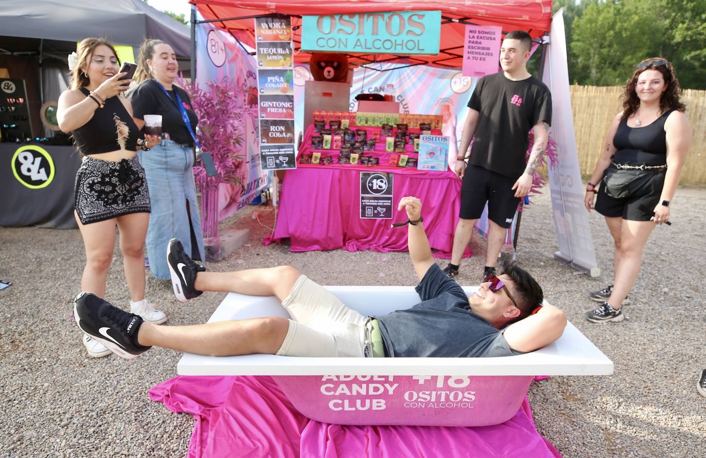 Calor y buen ambiente en Holika el viernes por la tarde