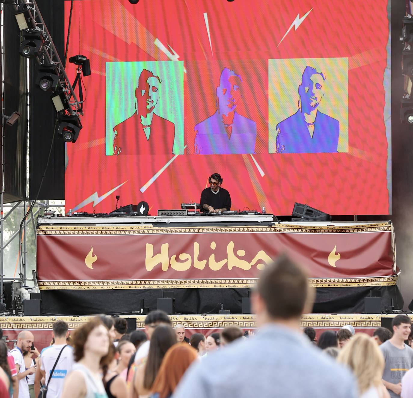 Calor y buen ambiente en Holika el viernes por la tarde