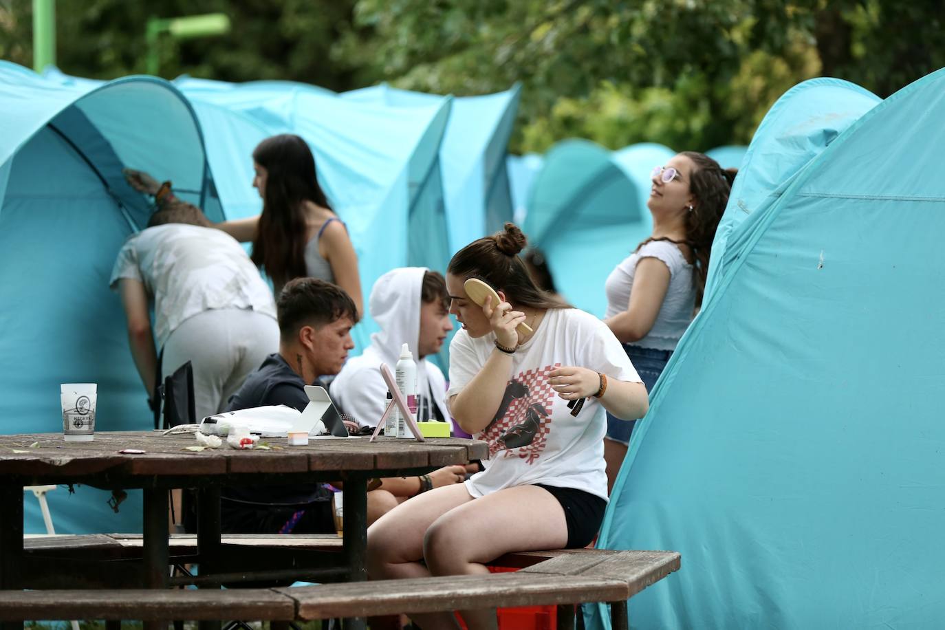 Preparativos para una noche de sábado en el Holika