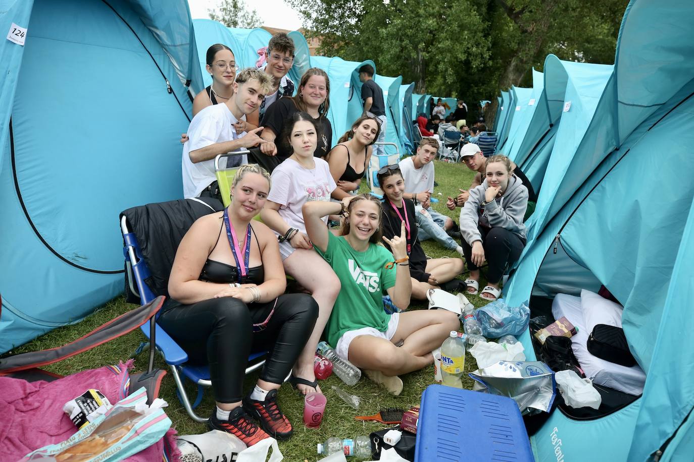 Preparativos para una noche de sábado en el Holika
