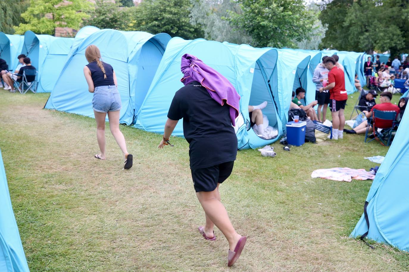 Preparativos para una noche de sábado en el Holika