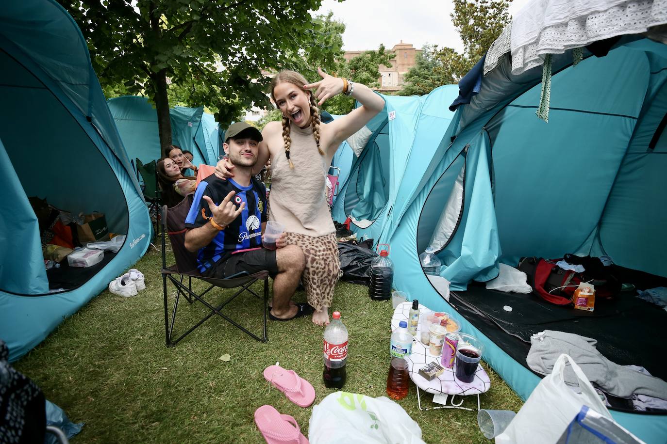 Preparativos para una noche de sábado en el Holika