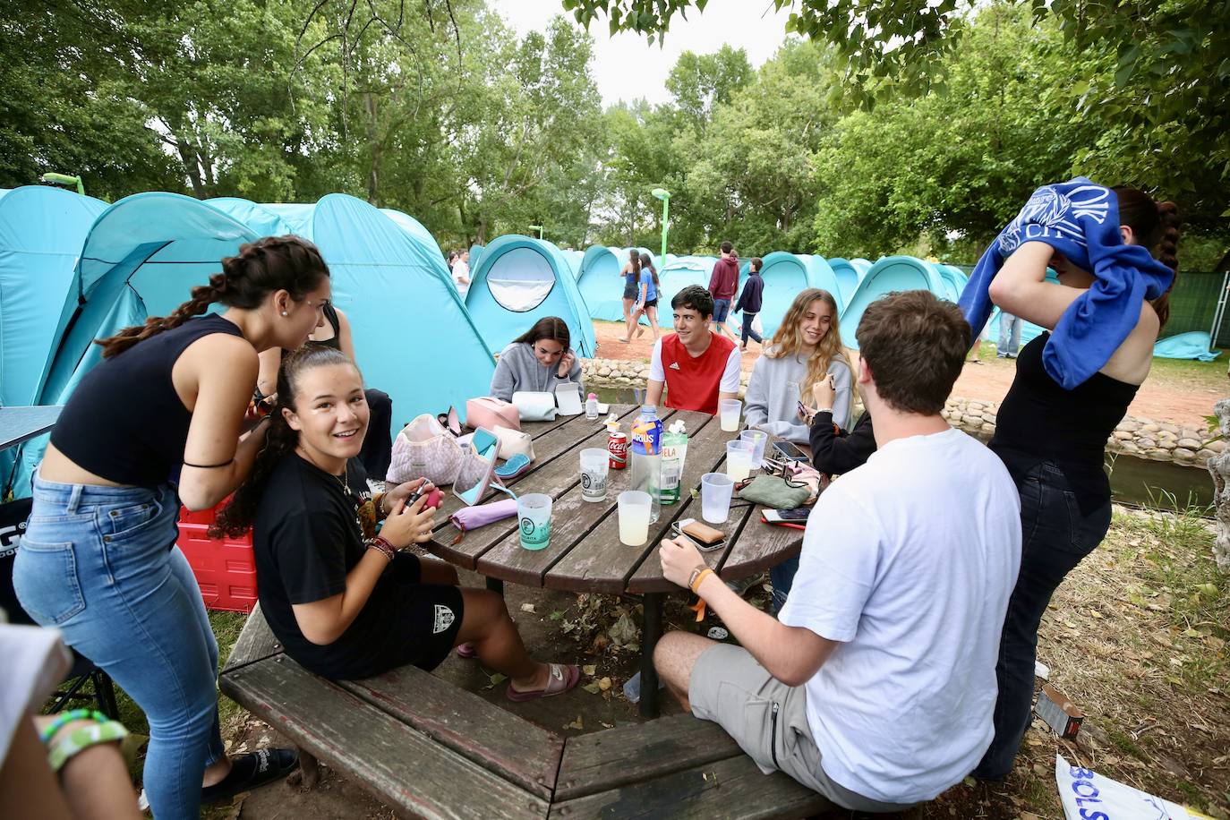 Preparativos para una noche de sábado en el Holika
