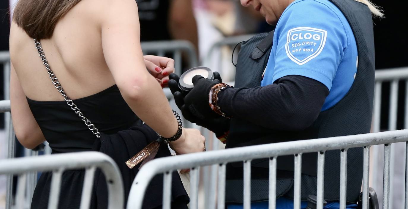 Preparativos para una noche de sábado en el Holika