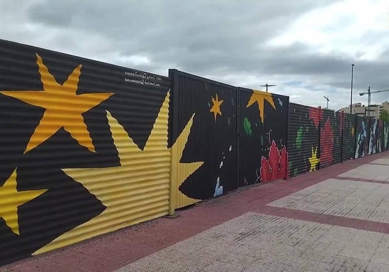Pinturas en las tapias del parque.