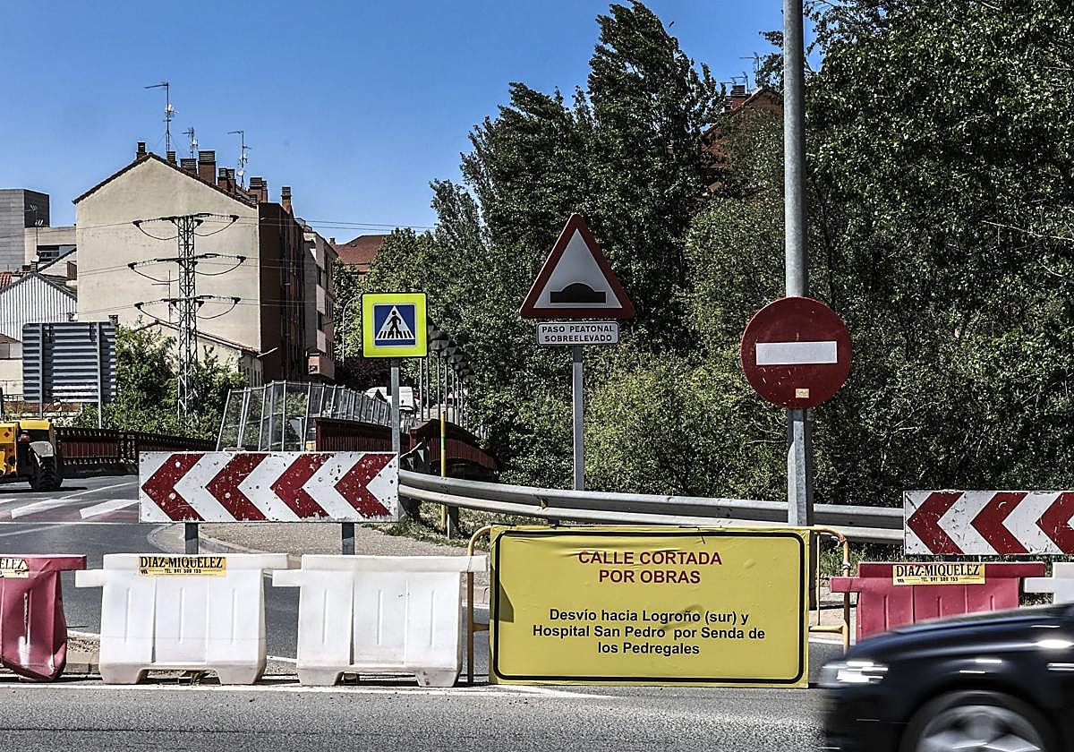 Señalización del corte por obras en Puente Madre.