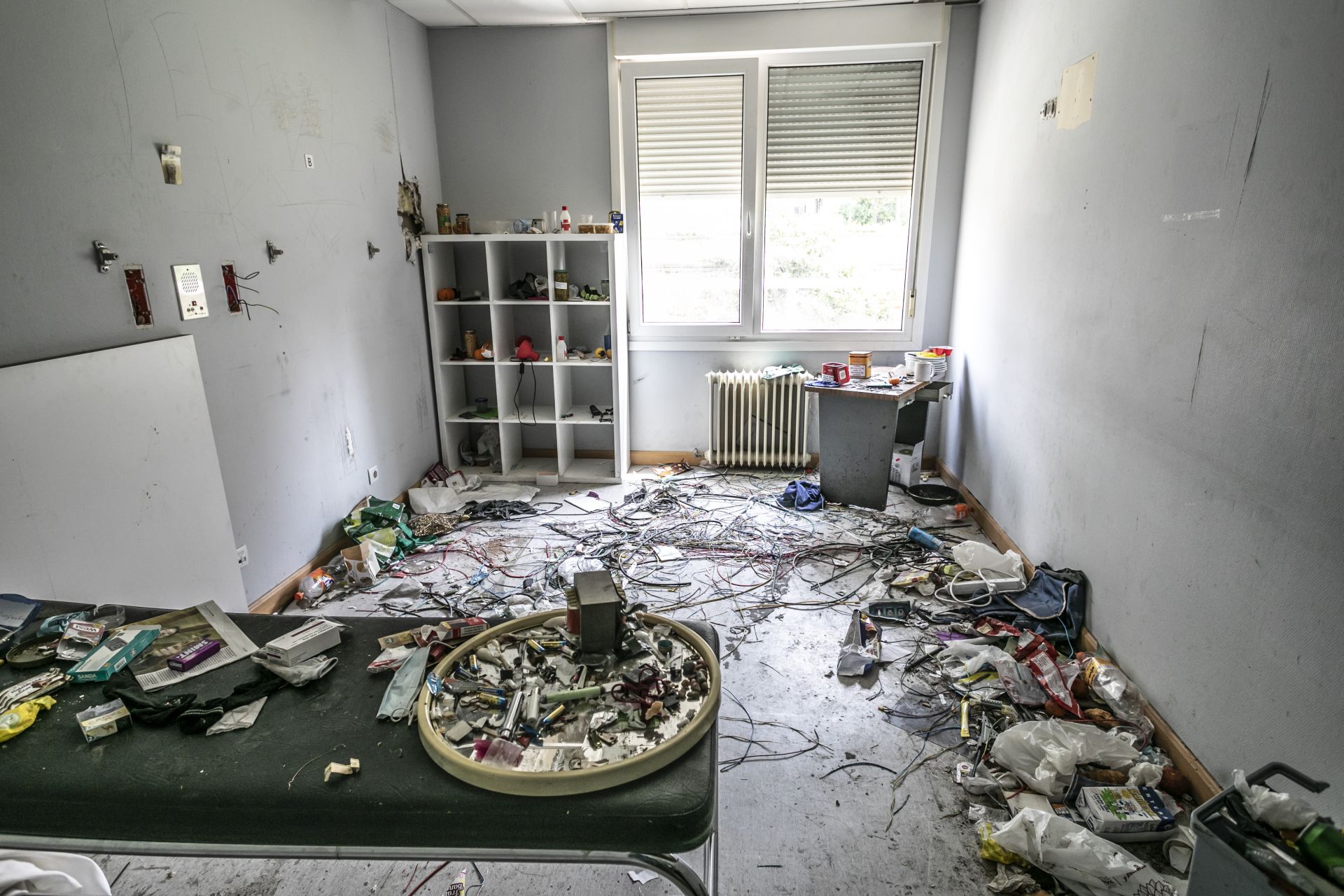 la clínica, tras el episodio de okupación.