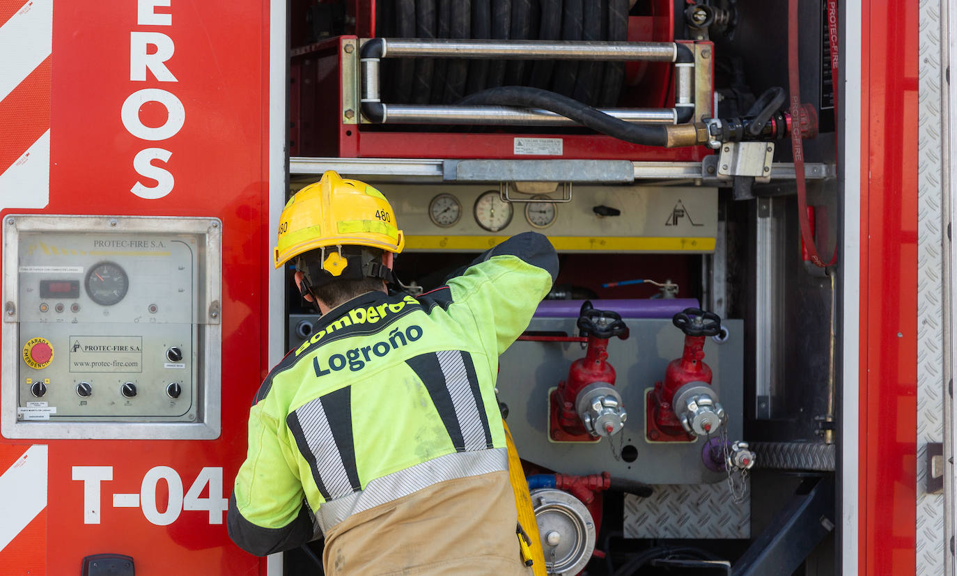 Arde un tractor en un paraje de Entrena