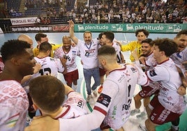 Los jugadors del Ciudad de Logroño celebran un triunfo.