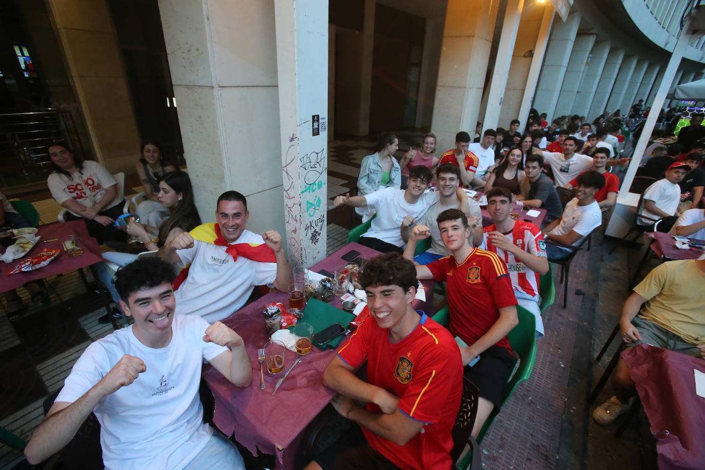 Los aficionados disfrutaron en las terrazas de Logroño de la semifinal