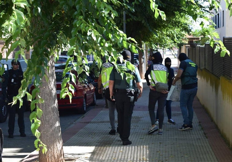 Policía y Guardia Civil, en la intervención en Lardero.