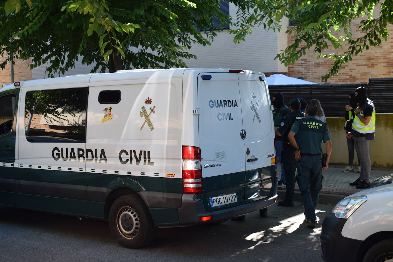 Actuación de la Guardia Civil y la Policía Nacional en Lardero.