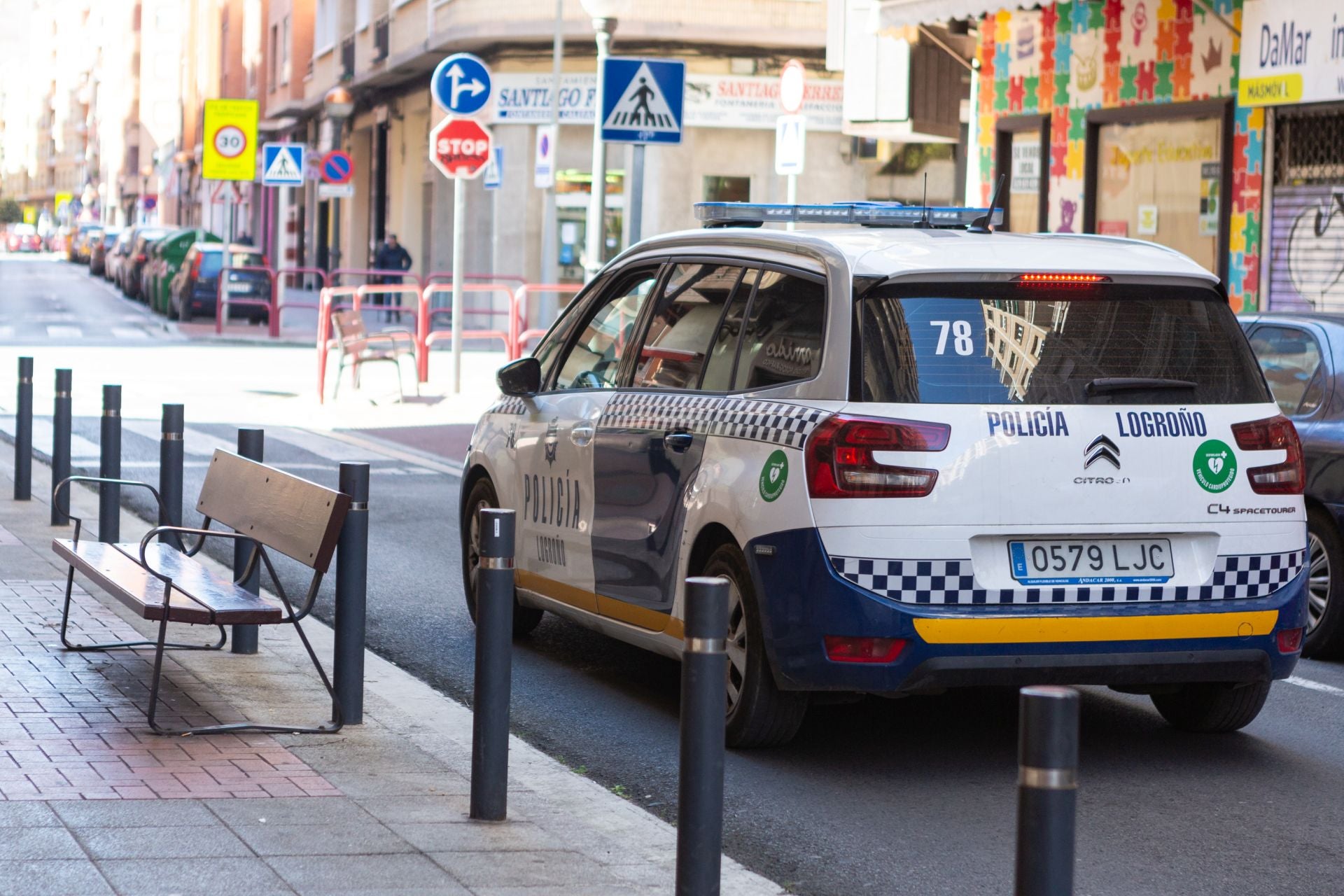 Vehículo de la Policía Local en Logroño.