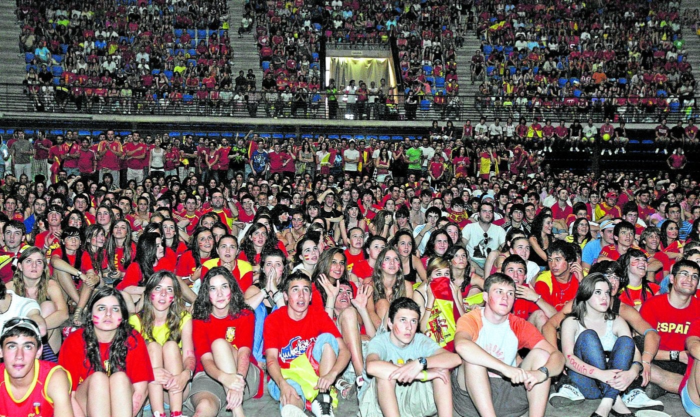 No es la primera vez que el Palacio de los Deportes acoge a la afición riojana para animar a la selección española.