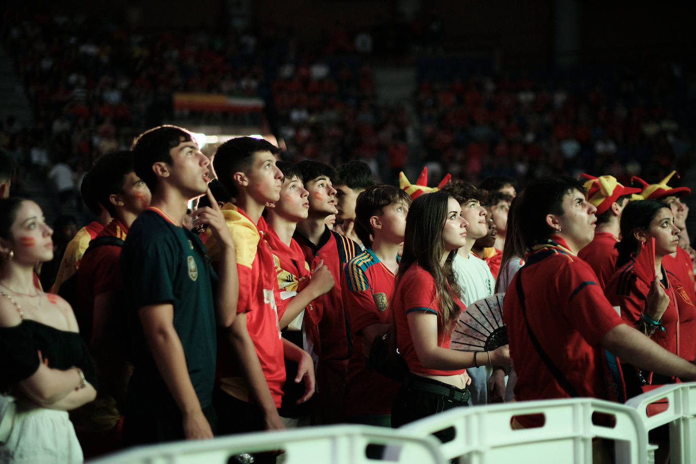 Los logroñeses disfrutan del partido en el Palacio de los Deportes