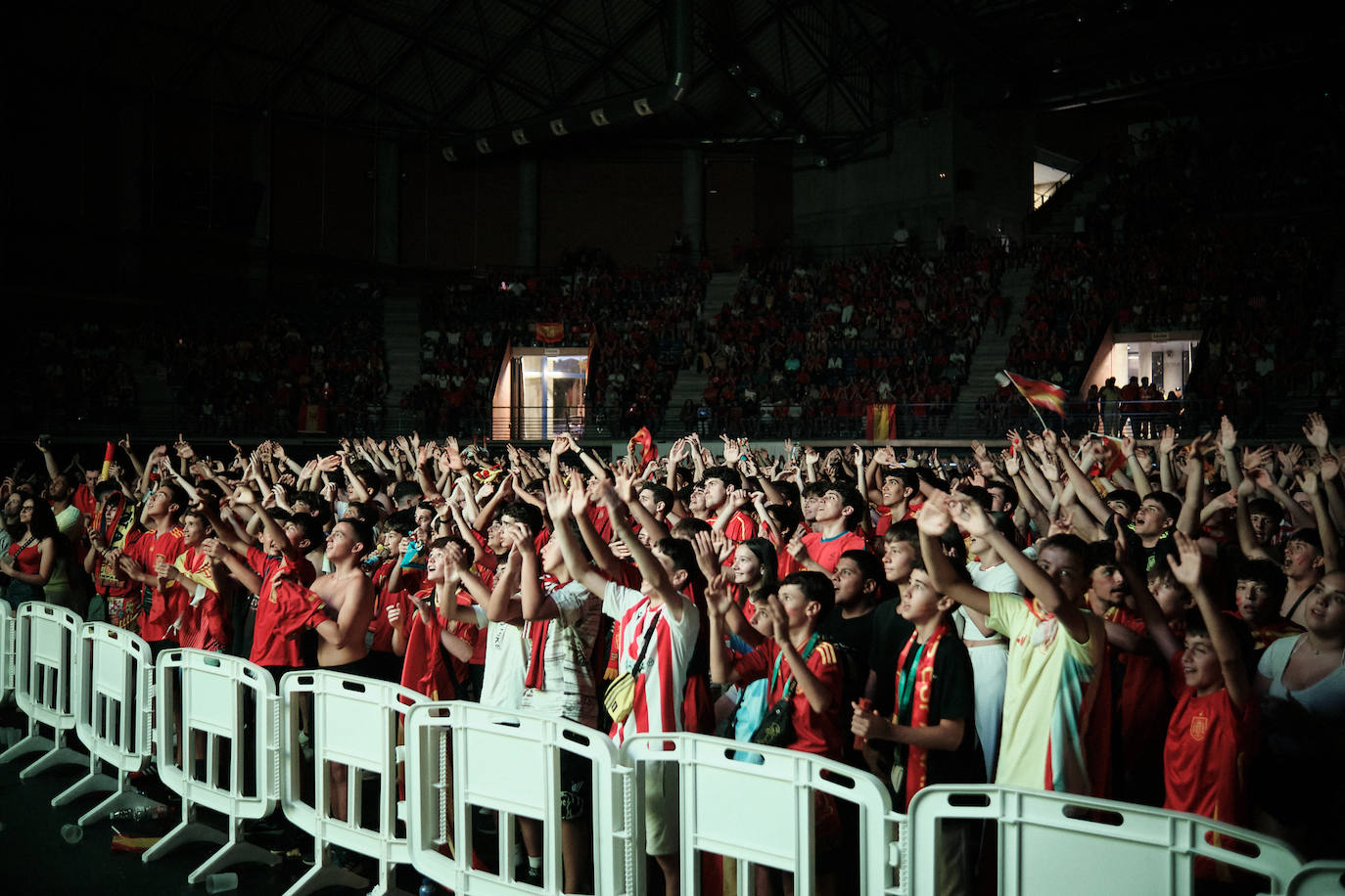 Los logroñeses disfrutan del partido en el Palacio de los Deportes