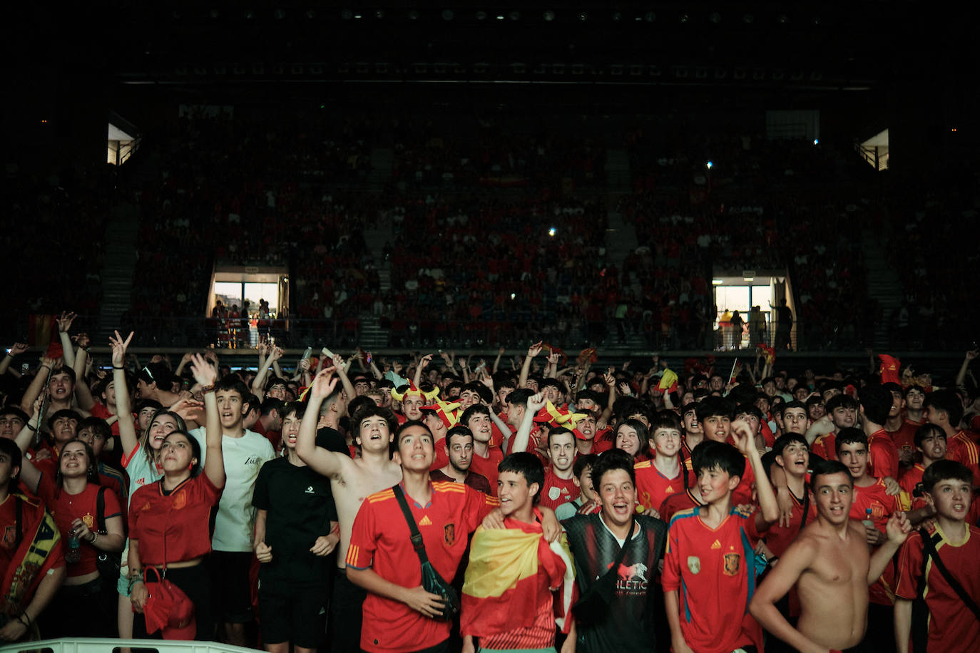 Los logroñeses disfrutan del partido en el Palacio de los Deportes