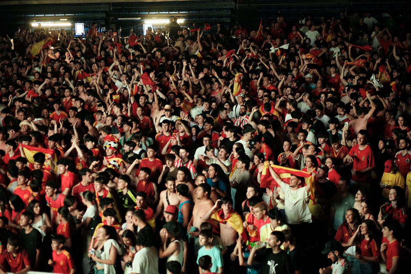 Los logroñeses disfrutan del partido en el Palacio de los Deportes