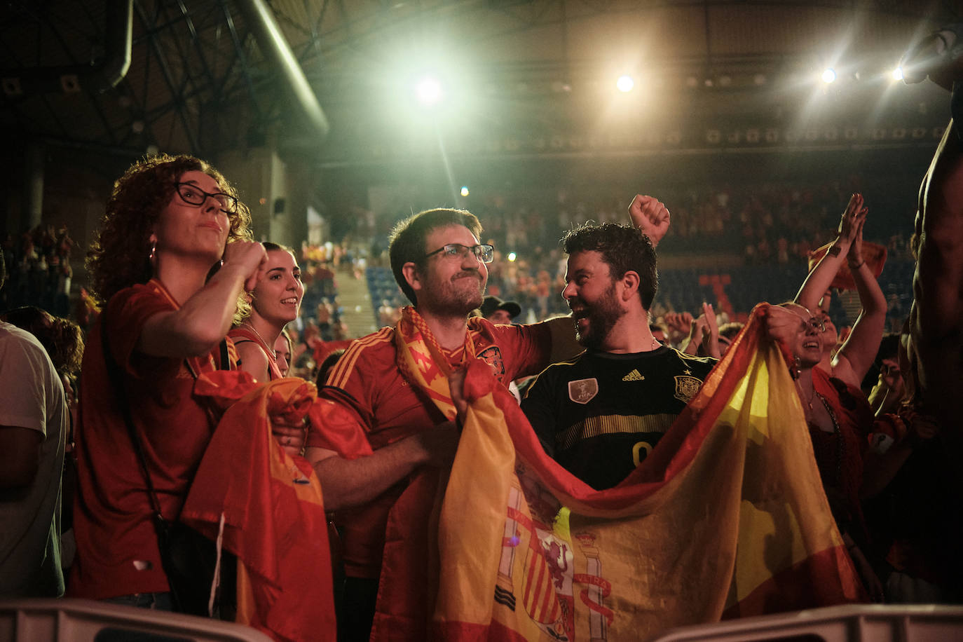 Los logroñeses disfrutan del partido en el Palacio de los Deportes