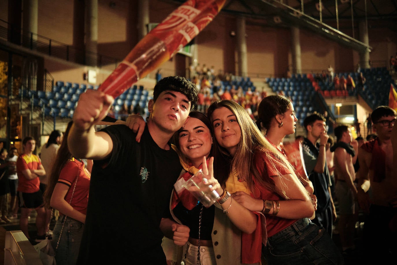 Los logroñeses disfrutan del partido en el Palacio de los Deportes