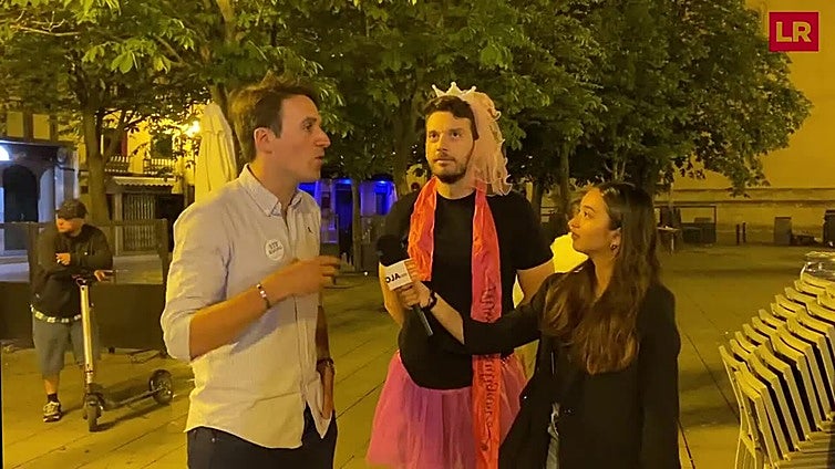 «Aquí no hay playa, pero presumimos de la buena gente que hay»