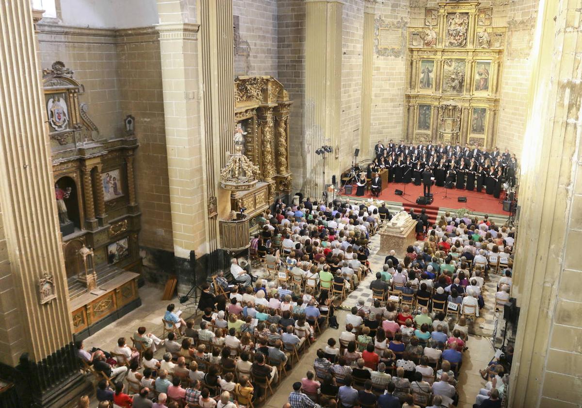 Concierto del Coro de RTVE (sin la orquesta) junto a Amancio Prada en 2016 en Santo Domingo.