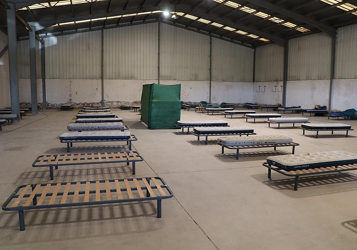 Imagen de la nave acondicionada en la pasada campaña como albergue de temporeros en la localidad riojabajeña.