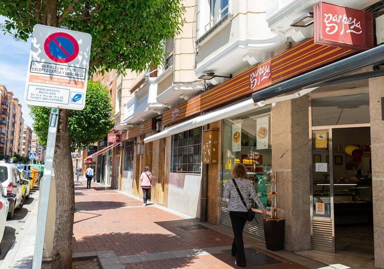 Garpesa tiene en la calle Pérez Galdós una de sus cuatro tiendas y junto a ella están el obrador y las oficinas de la empresa.