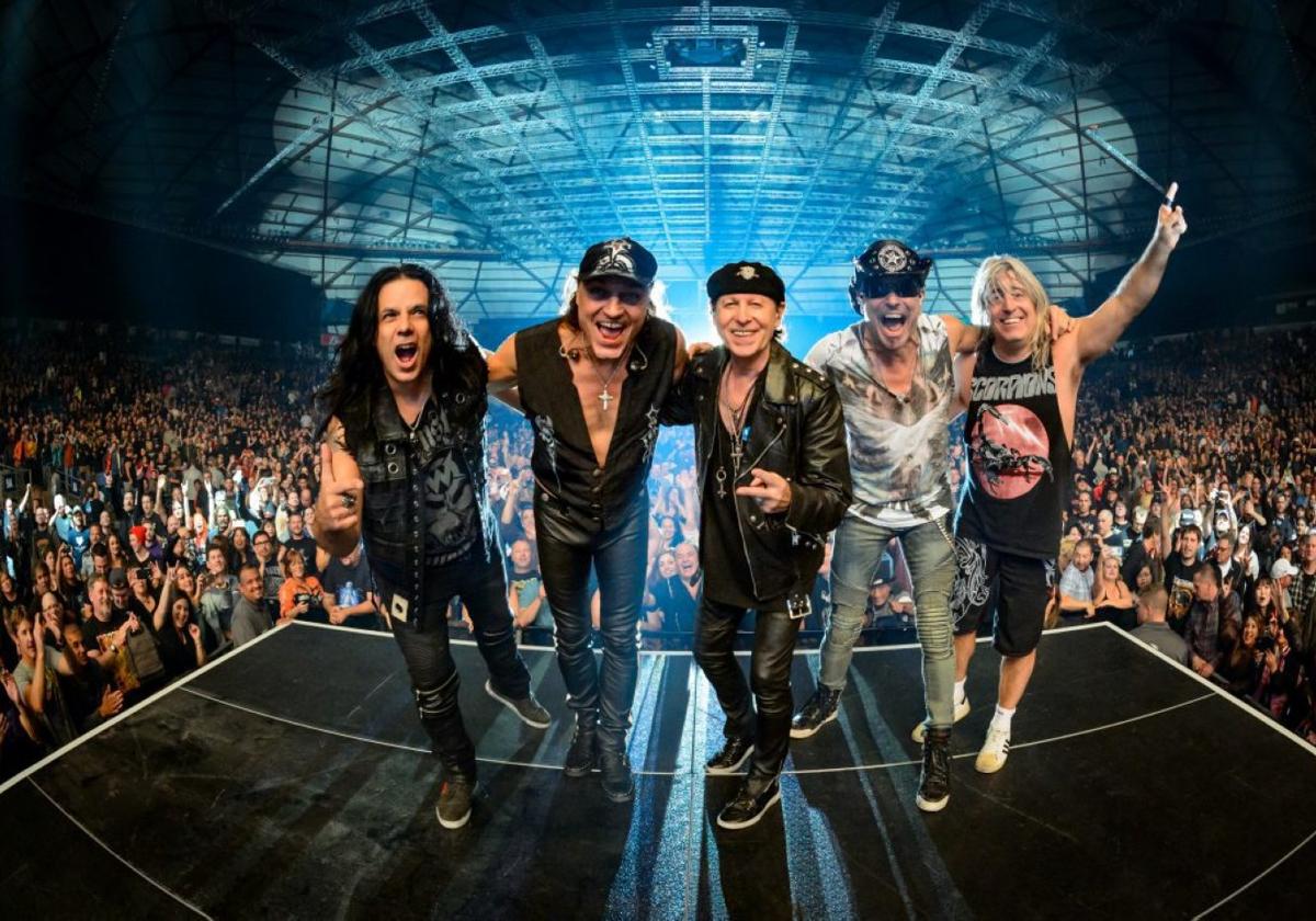 La banda Scorpions durante un concierto.