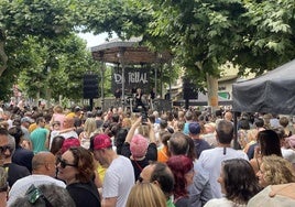 El Paseo del Espolón fue el escenario del primer vermú rockero.