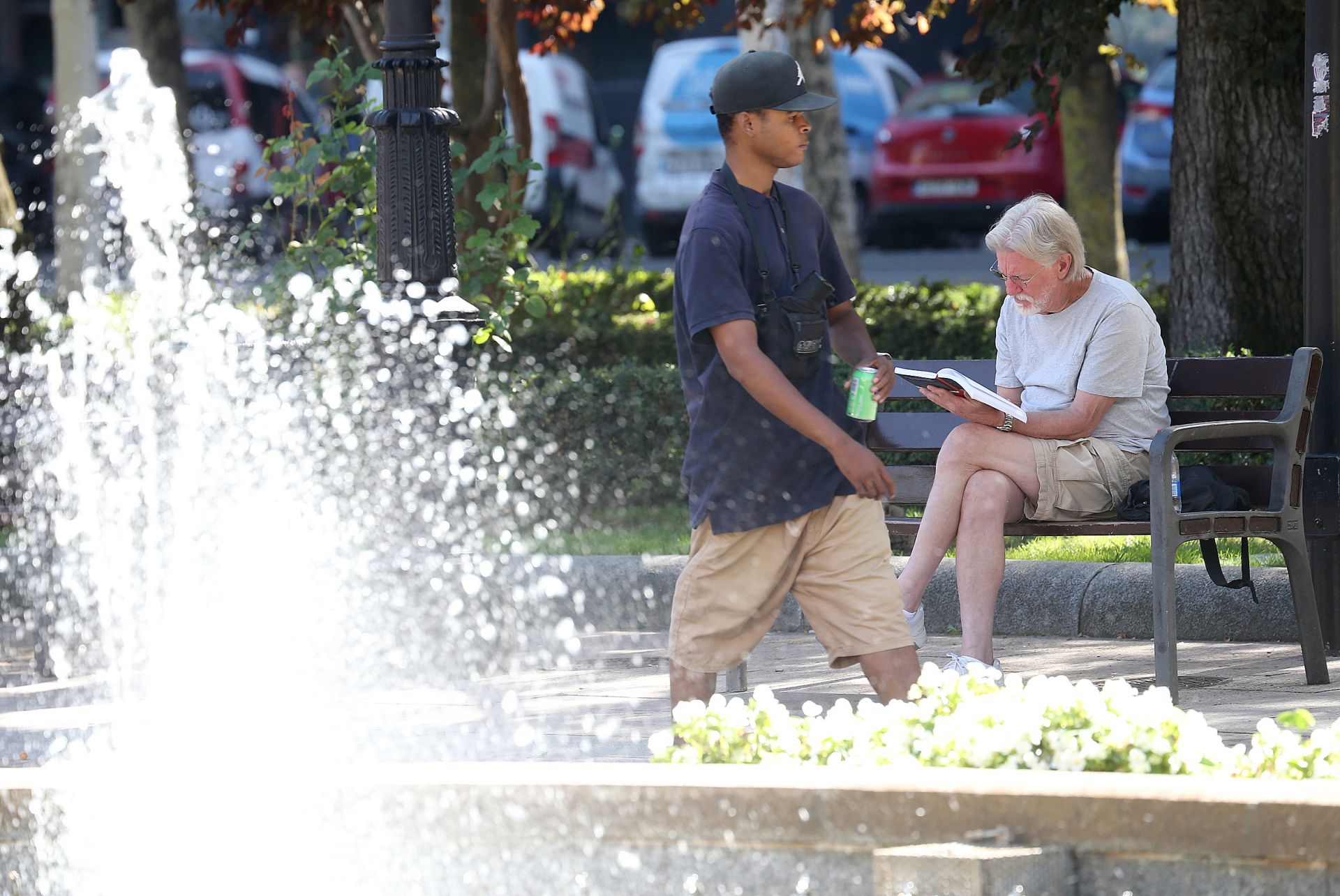 Las fuentes dan sensación de frescor en las plazas logroñesas.