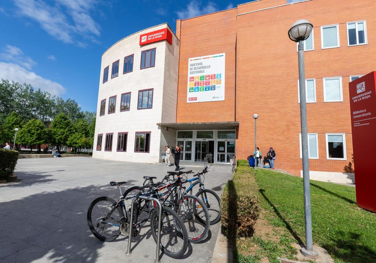 UGT exige la dimisión del rector de la UR por «permitir el mayor ataque en veinte años hacia la universidad pública»