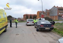 Imagen del accidente de tráfico simulado por el que la Guardia Civil investiga a diez personas por tratar de estafar al seguro.