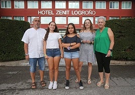Una familia que se alojaba en el Hotel Zenit.