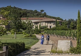 Marqués de Murrieta, concebida al estilo 'château' francés, se extiende a lo largo de 300 hectáreas.