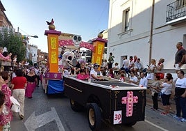 Carroza ganadora 'La muerte mexicana' de la cuadrilla 'La Ronda', ayer en el concurso de Rincón de Soto.