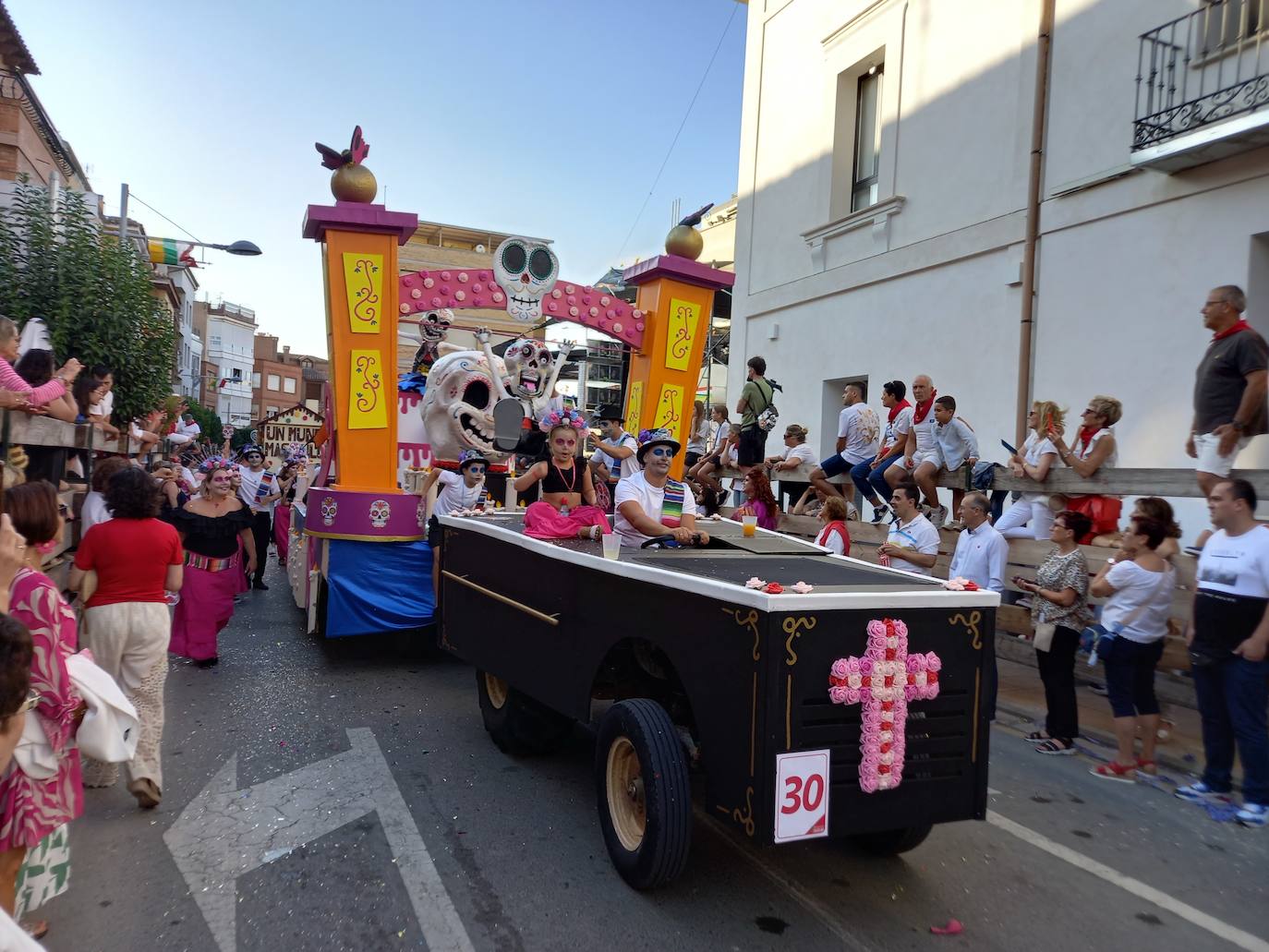 Desfile de carrozas en las fiestas de Rincón de Soto