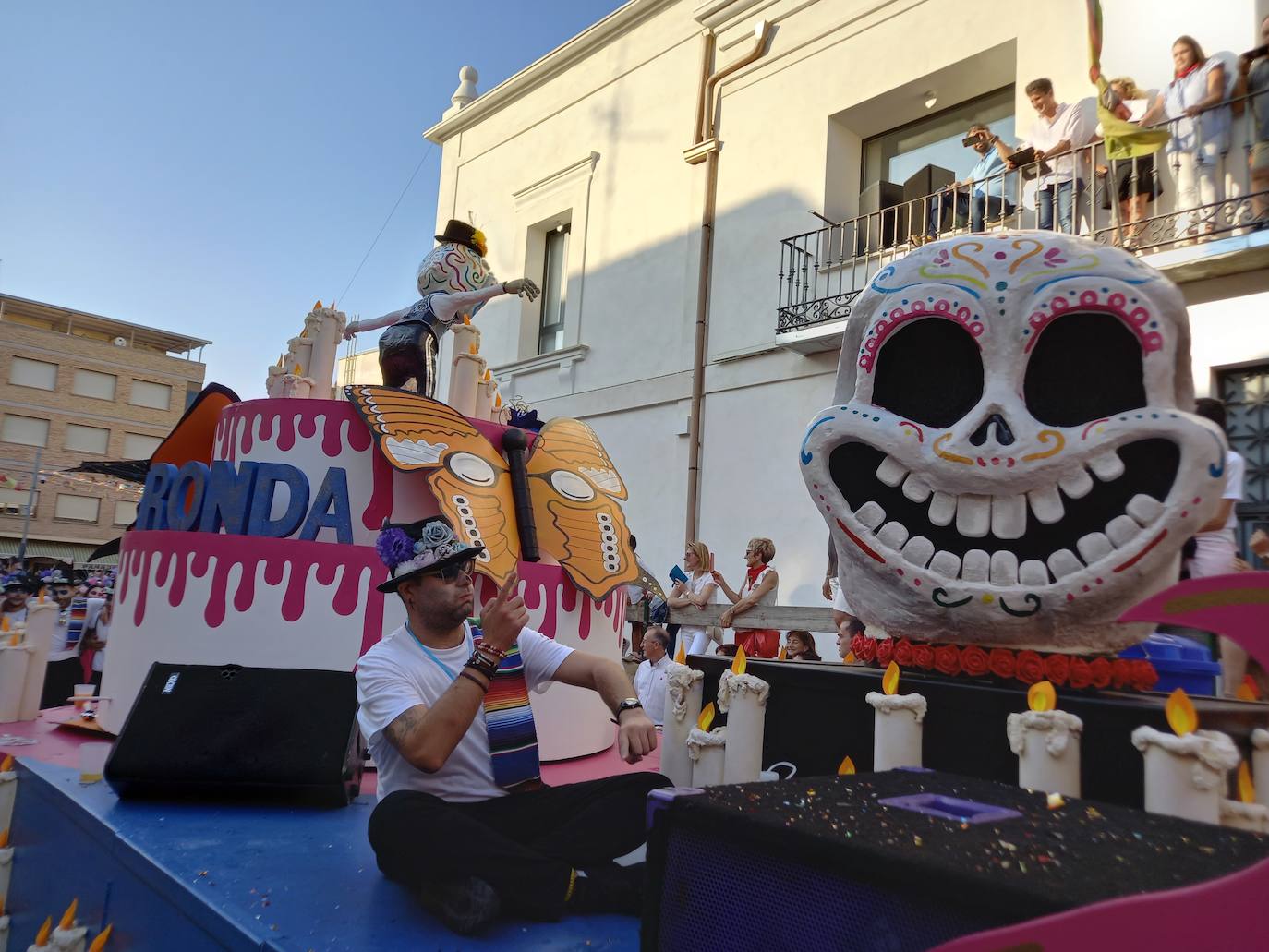 Desfile de carrozas en las fiestas de Rincón de Soto