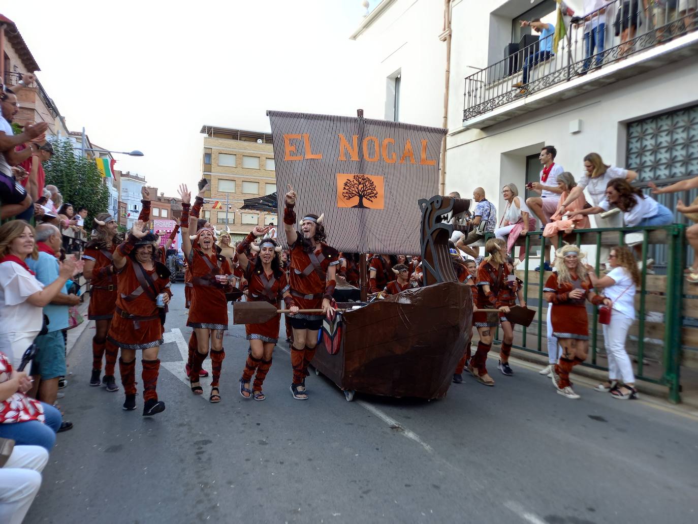 Desfile de carrozas en las fiestas de Rincón de Soto