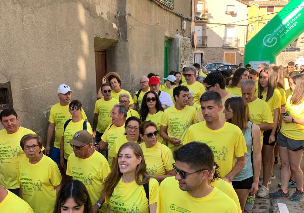 Algunos participantes en la marcha contra el cáncer de Cornago.