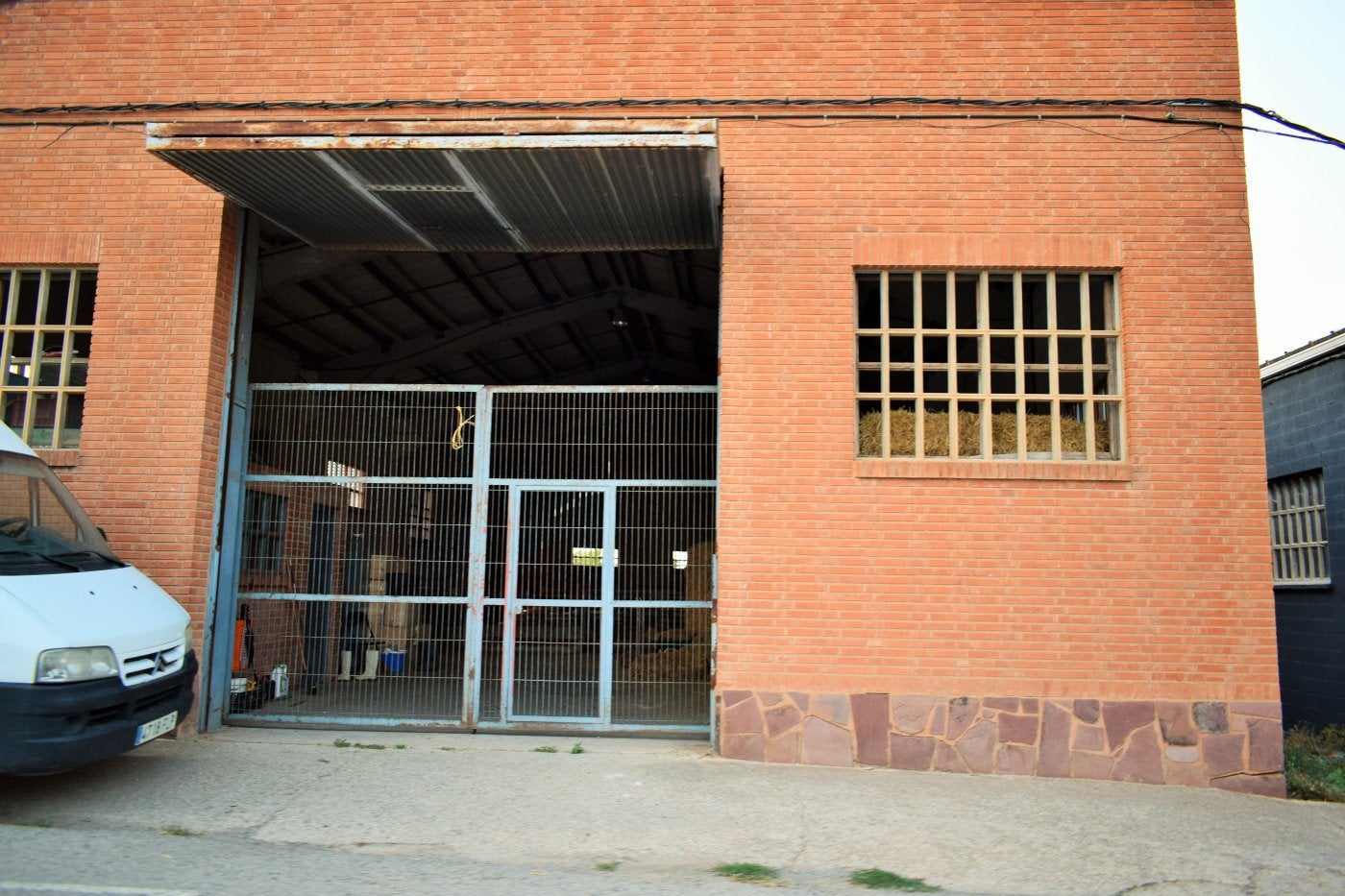 Instalaciones de la granja Ganados Vallejo en Lardero, situada en la avenida de Navarrete.