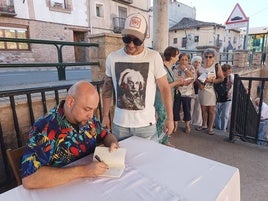 Víctor Almazán gana el concurso de novela corta de Bobadilla