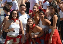 Un grupo de chicas disfrutando del 'chupijoven'