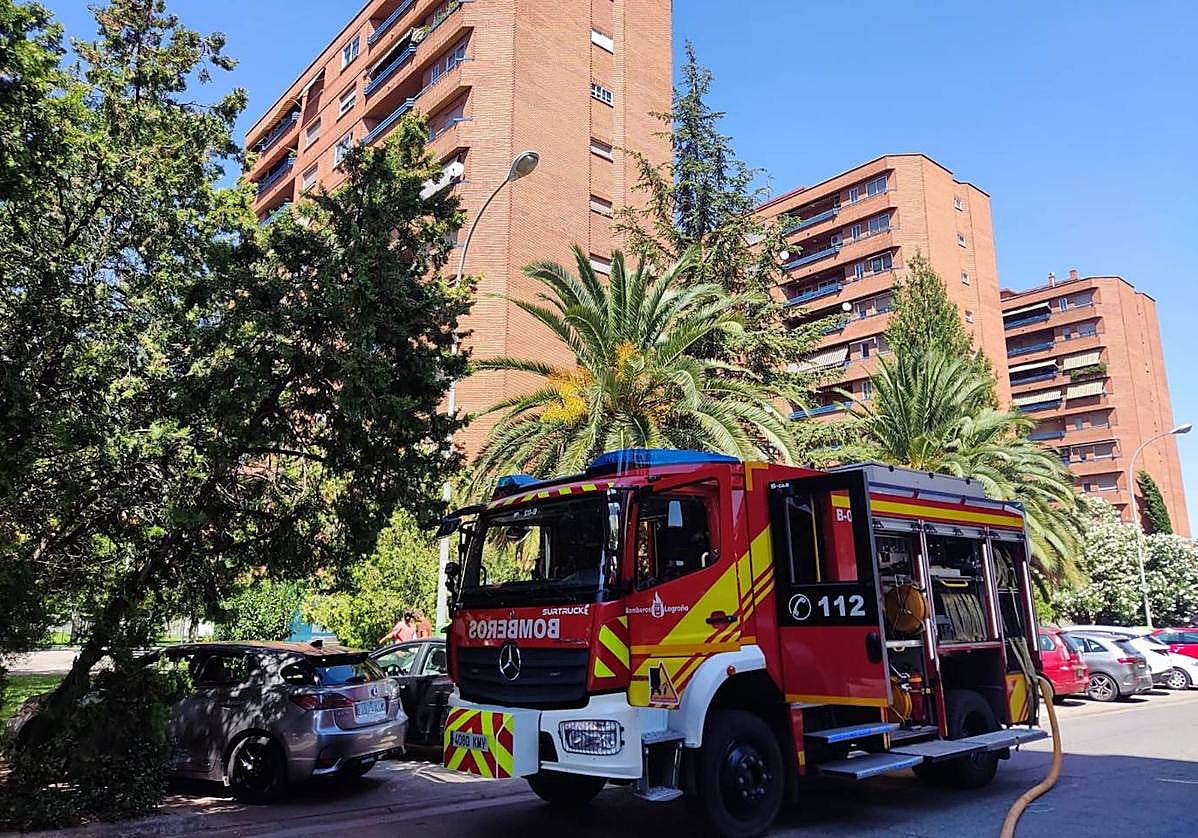 El incendio en un ático en Logroño provoca daños materiales