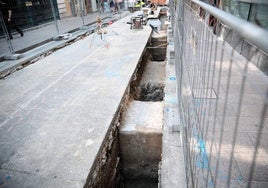 Hallazgo arqueológico durante las obras de la calle Sagasta estos días.