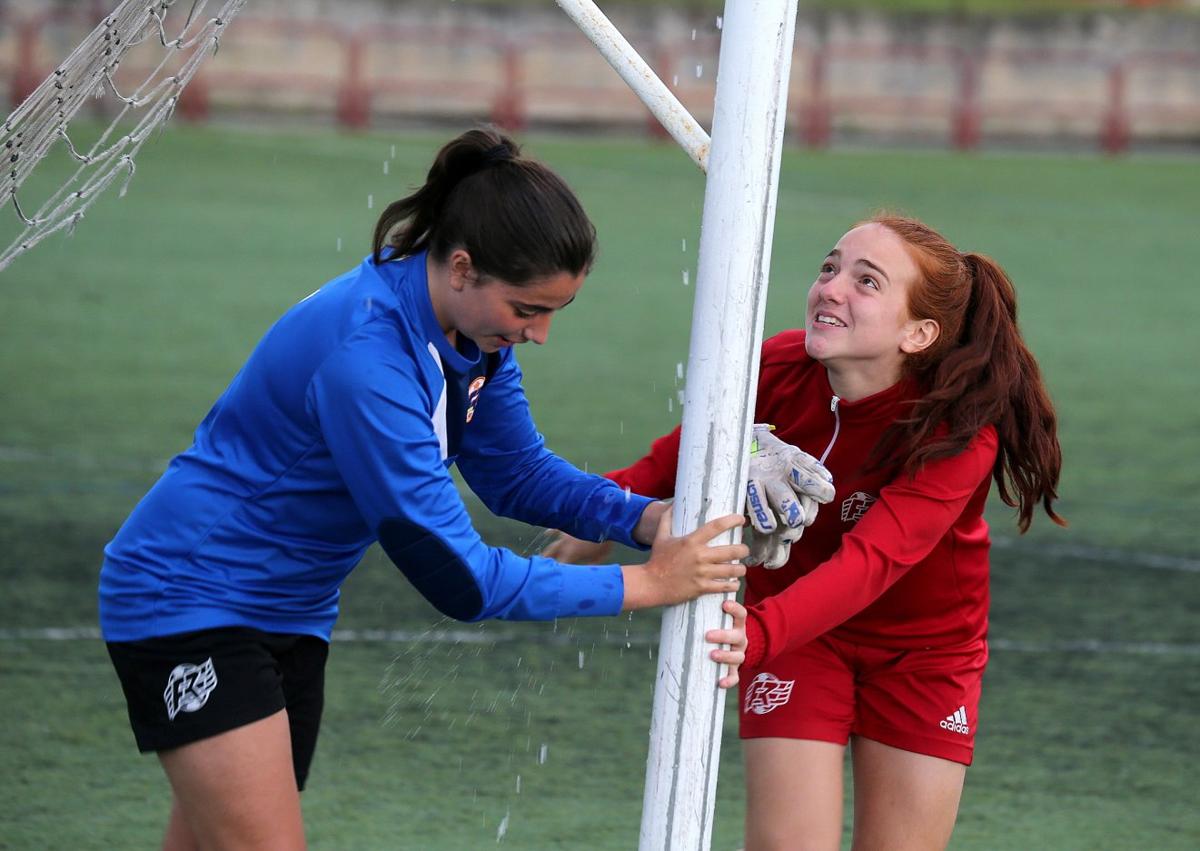 Imagen secundaria 1 - El boom del fútbol femenino duplica en solo cuatro años el número de riojanas federadas