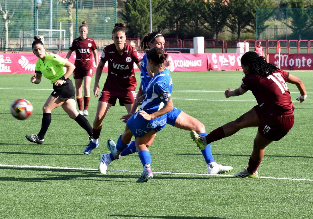 Imagen principal - El boom del fútbol femenino duplica en solo cuatro años el número de riojanas federadas